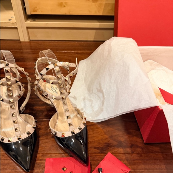 Valentino Patent Black and Tan Rockstud Heels 65mm - Picture 4 of 10